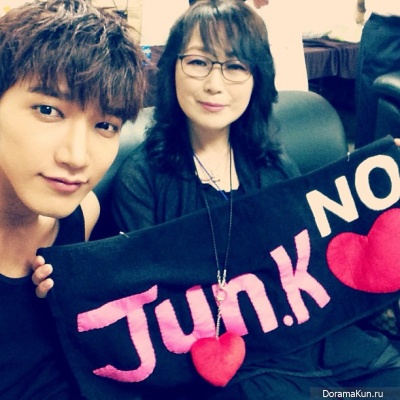 Jun.K и мама