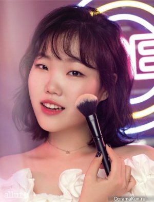 Lee Soo Hyun (Akdong Musician) для Allure August 2017
