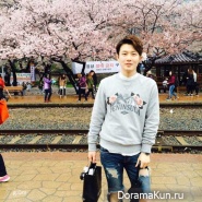 Jinhae-Cherry-Blossom-Festival