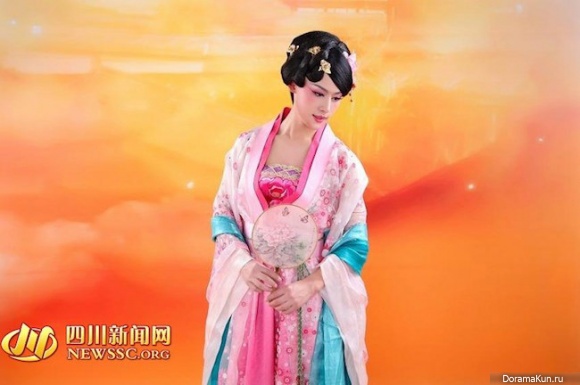 cosplay-as-The-Empress-of-China