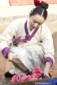 Court lady and the maid of the palace of the Joseon