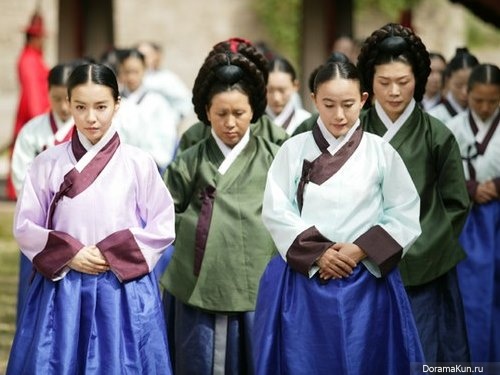 Court lady and the maid of the palace of the Joseon