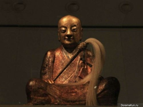 Chinese mummy in the statue