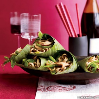 Lo Mein with shiitake and green onions