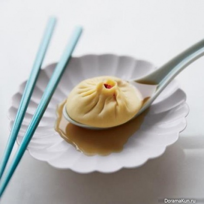 Soup with dumplings with pork and crabmeat