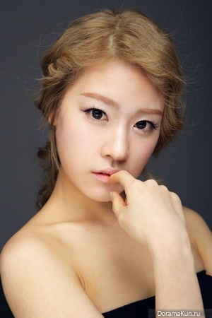 Lee Yoon Ji Lee Yoon Ji