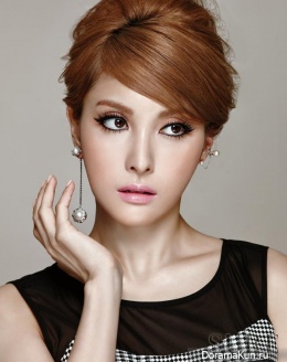 KARA (Gyuri) для SURE November 2014 Extra