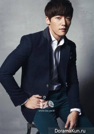 Choi Jin Hyuk для IZE Magazine December 2013