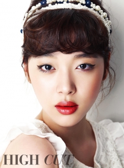 f(x)'s Sulli для High Cut Vol. 75