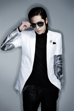 Kim Bum для Singles April 2010