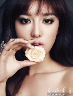 Kim Ji Won для CeCi December 2013