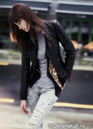 Lee Da Hae для Arnaldo Bassini Fall 2012 Ads