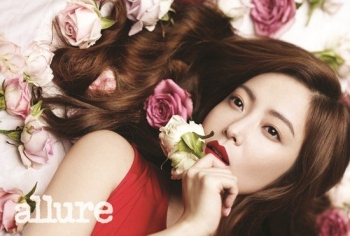Moon Chae Won, Kim Hee Sun для Allure Korea May 2012