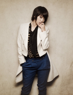 Park Shin Hye для SURE November 2009