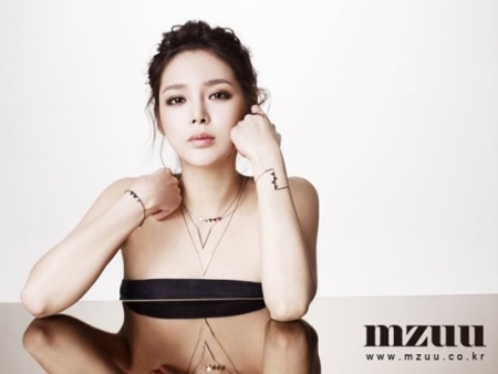 Park Si Yeon для MZUU Jewelry Ad Campaign