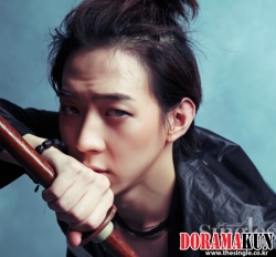 Park Yoo Hwan для Singles July 2011
