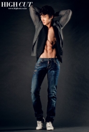 Super Junior's Siwon для High Cut Vol. 24