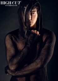Super Junior's Siwon для High Cut Vol. 24