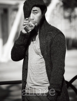 Uhm Tae Woong для Allure Korea December 2011