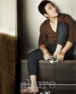 Uhm Tae Woong для Allure Korea December 2011
