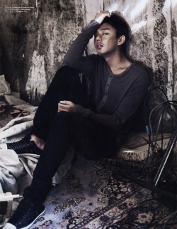 Yoo Ah In для W Korea October 2011