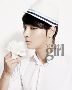 Yoon Si Yoon для Vogue Girl Korea June 2011