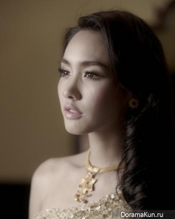 Min Peechaya Для WE Magazine, Nov. 2011