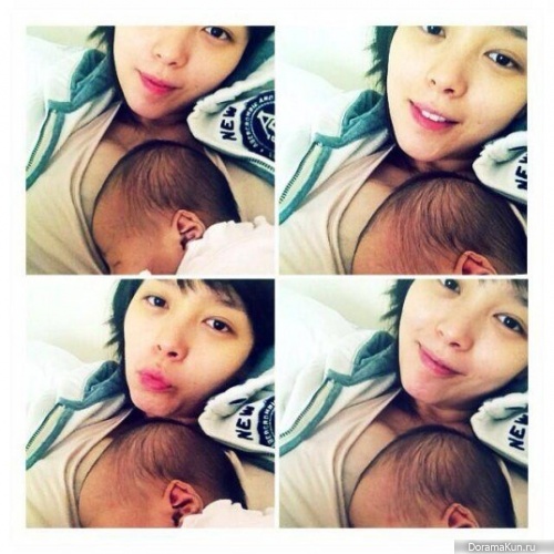 Соне из Wonder Girls показывает свою фотографию с дочкой