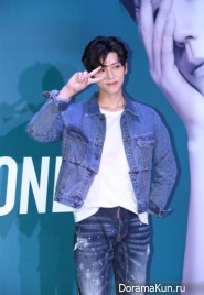 bii-promotes-his-new-single