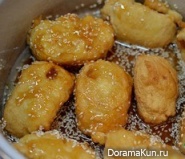 Apples in caramel with sesame
