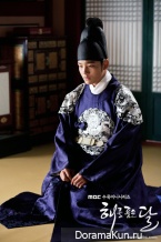 The Moon That Embraces the Sun