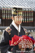 The Moon That Embraces the Sun