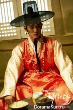 The Moon That Embraces the Sun