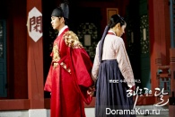 The Moon That Embraces the Sun